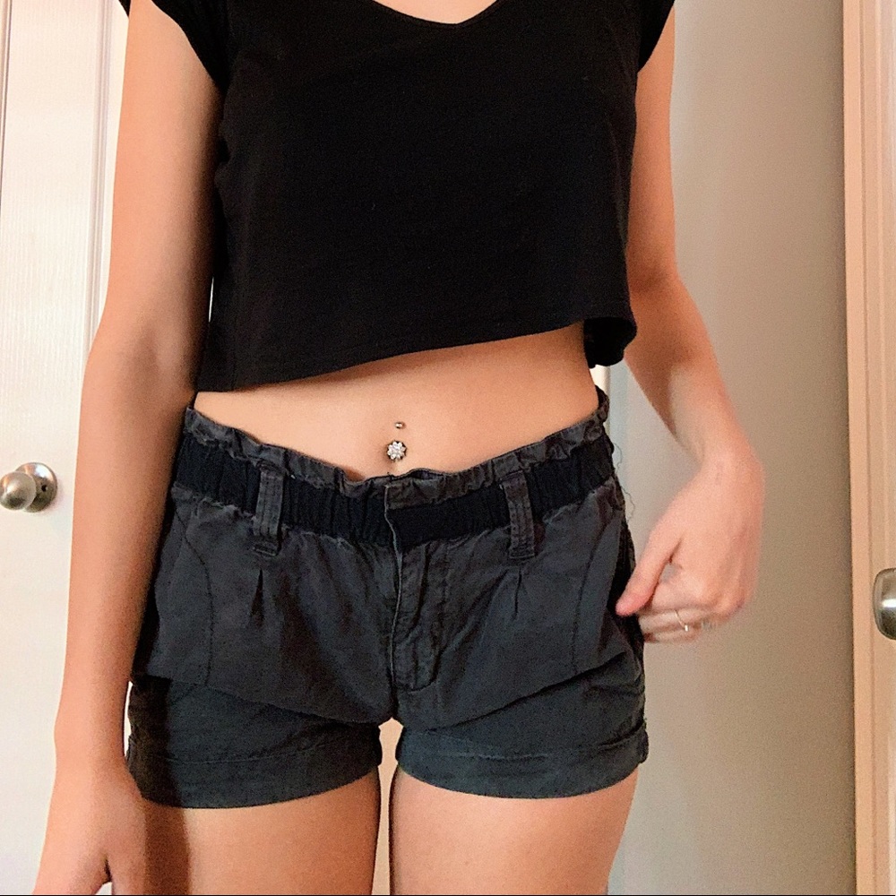 grey loose fitting cloth shorts